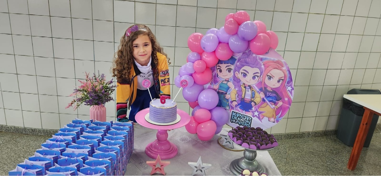 Guerreiras Do K-Pop - Mini Festa - Kit Festejar  - PEGUE E MONTE CATALAGO VEM FESTEJAR PALMAS
