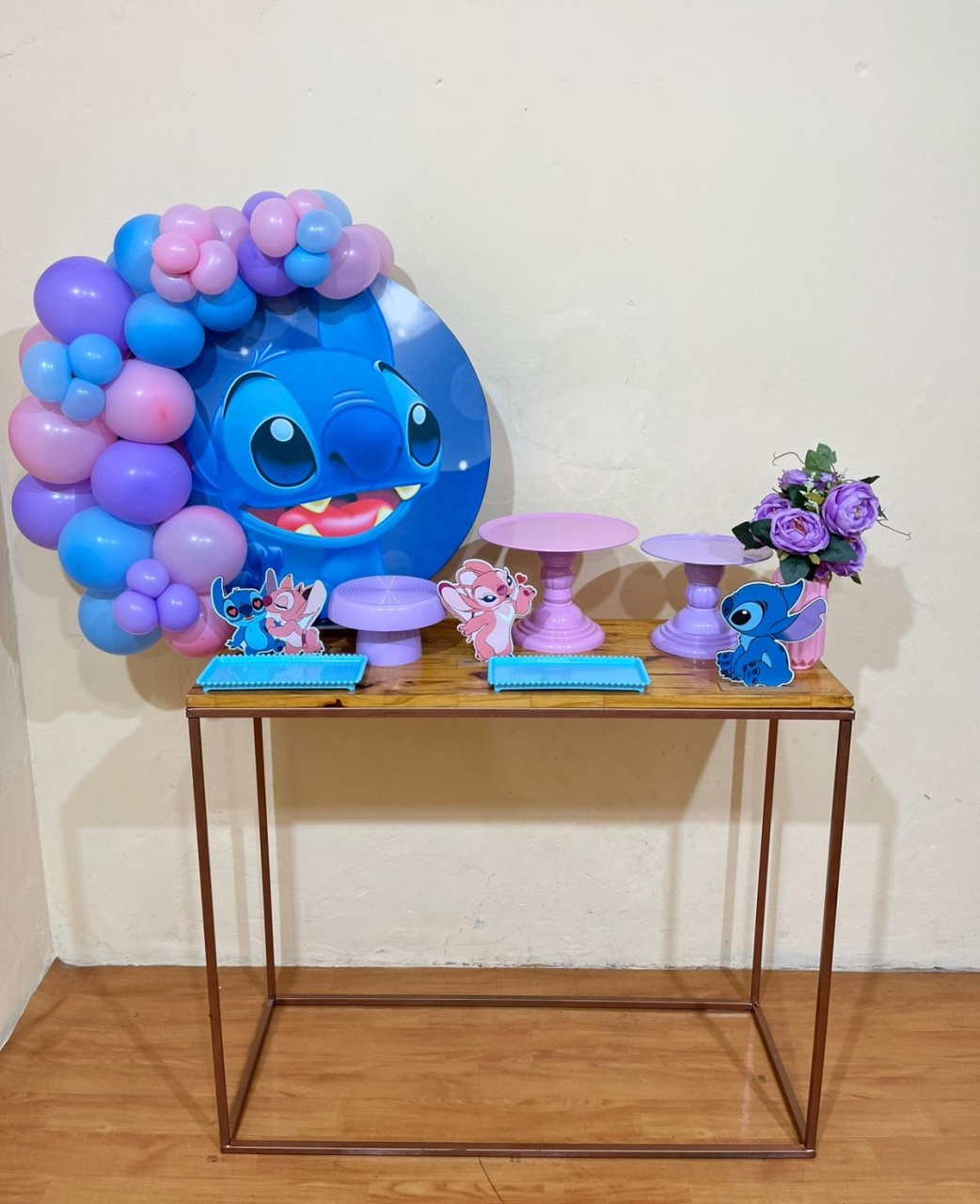 Stitch  Capa Mesa G - Mini Festa - Kit Comemore  - PEGUE E MONTE CATALAGO VEM FESTEJAR PALMAS