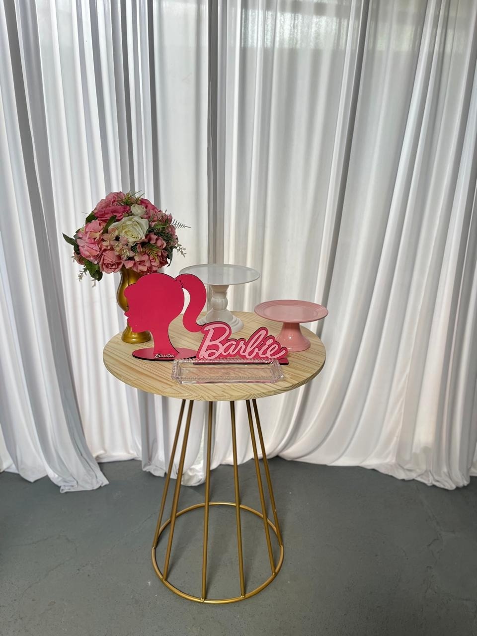 Mesa Cone G Personalizada Barbie Profissões - Fazemos Em Qualquer Cor  - PEGUE E MONTE CATALAGO VEM FESTEJAR PALMAS