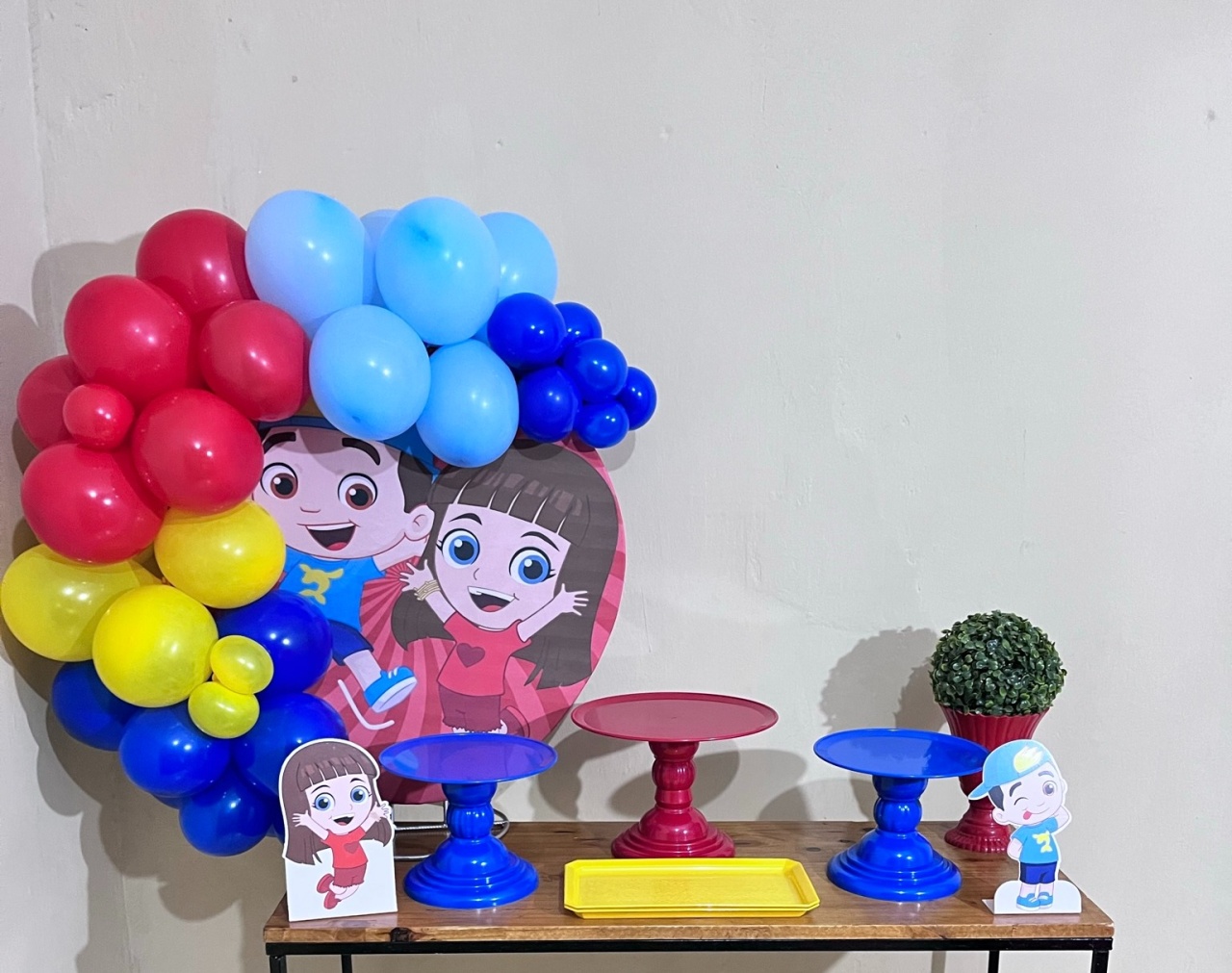 Lucas Neto E Gi - Mini - Kit Festejar - PEGUE E MONTE CATALAGO VEM FESTEJAR PALMAS