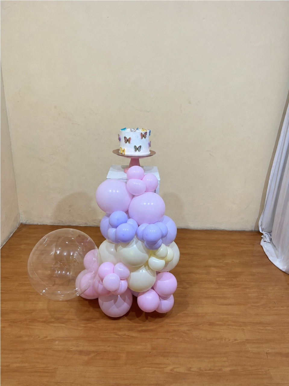 Jardim Delicado - Kit Compacto - Mesa 80X30 + Boleira + Balões Candy Color . - PEGUE E MONTE CATALAGO VEM FESTEJAR PALMAS