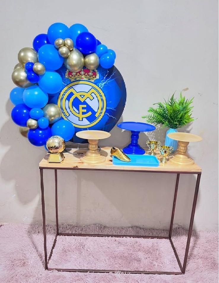 Real Madrid - Mini - Kit Comemore - PEGUE E MONTE CATALAGO VEM FESTEJAR PALMAS