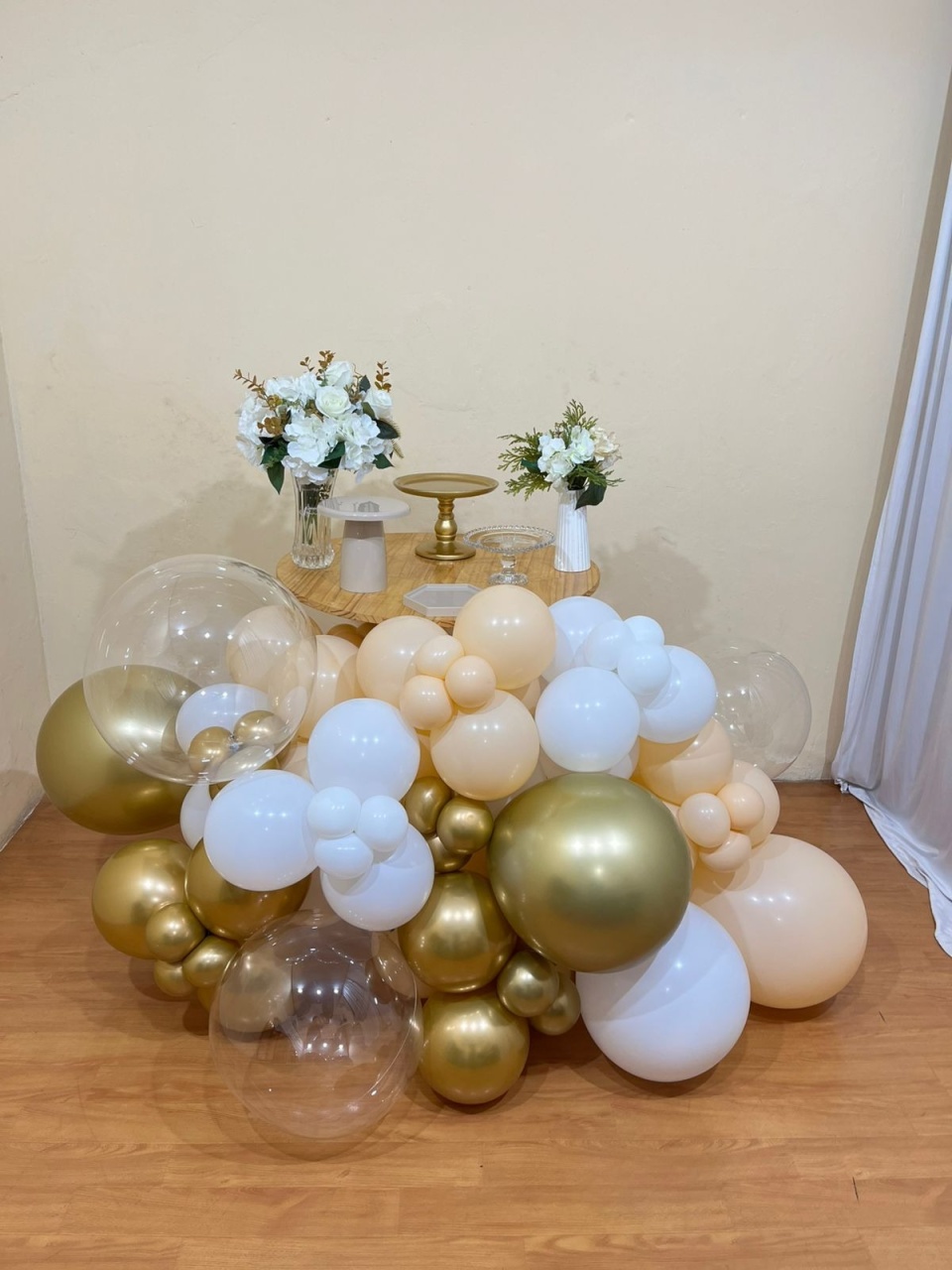 Mesa Cone G Bege, Branco, Dourado - Fazemos Em Qualquer Cor   - PEGUE E MONTE CATALAGO VEM FESTEJAR PALMAS