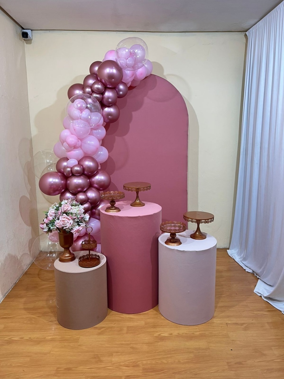 Rose  - Festa Completa - Kit Festejar Com Balões - PEGUE E MONTE CATALAGO VEM FESTEJAR PALMAS