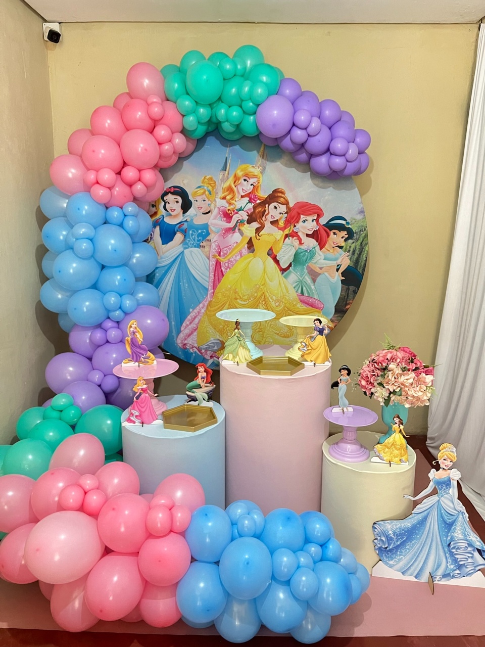Princesas da Dinsey  - Completo - Kit Festejar (Com Balões) - PEGUE E MONTE CATALAGO VEM FESTEJAR PALMAS