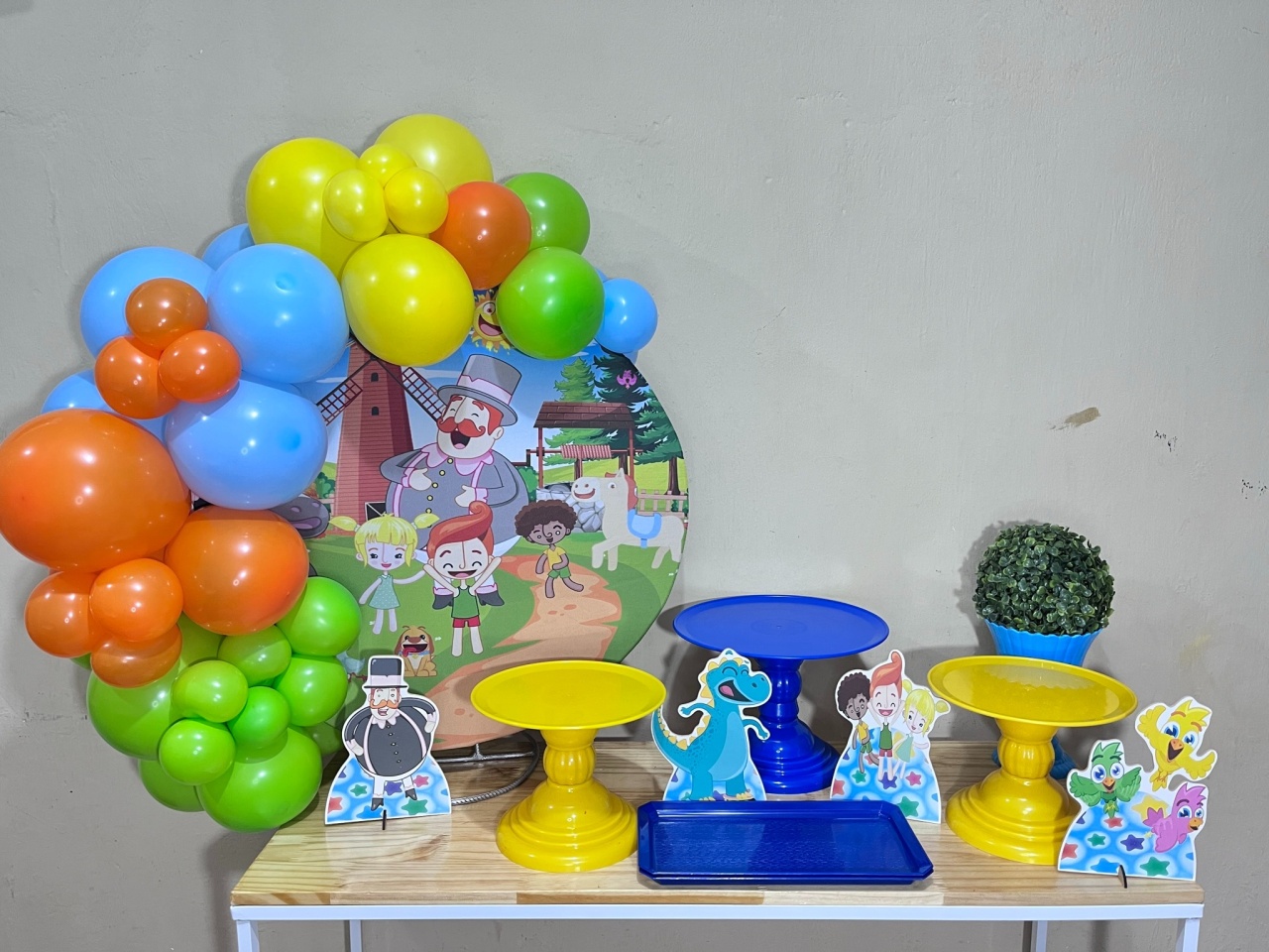 Mundo Bita - Mini Festa - Kit Festejar - PEGUE E MONTE CATALAGO VEM FESTEJAR PALMAS