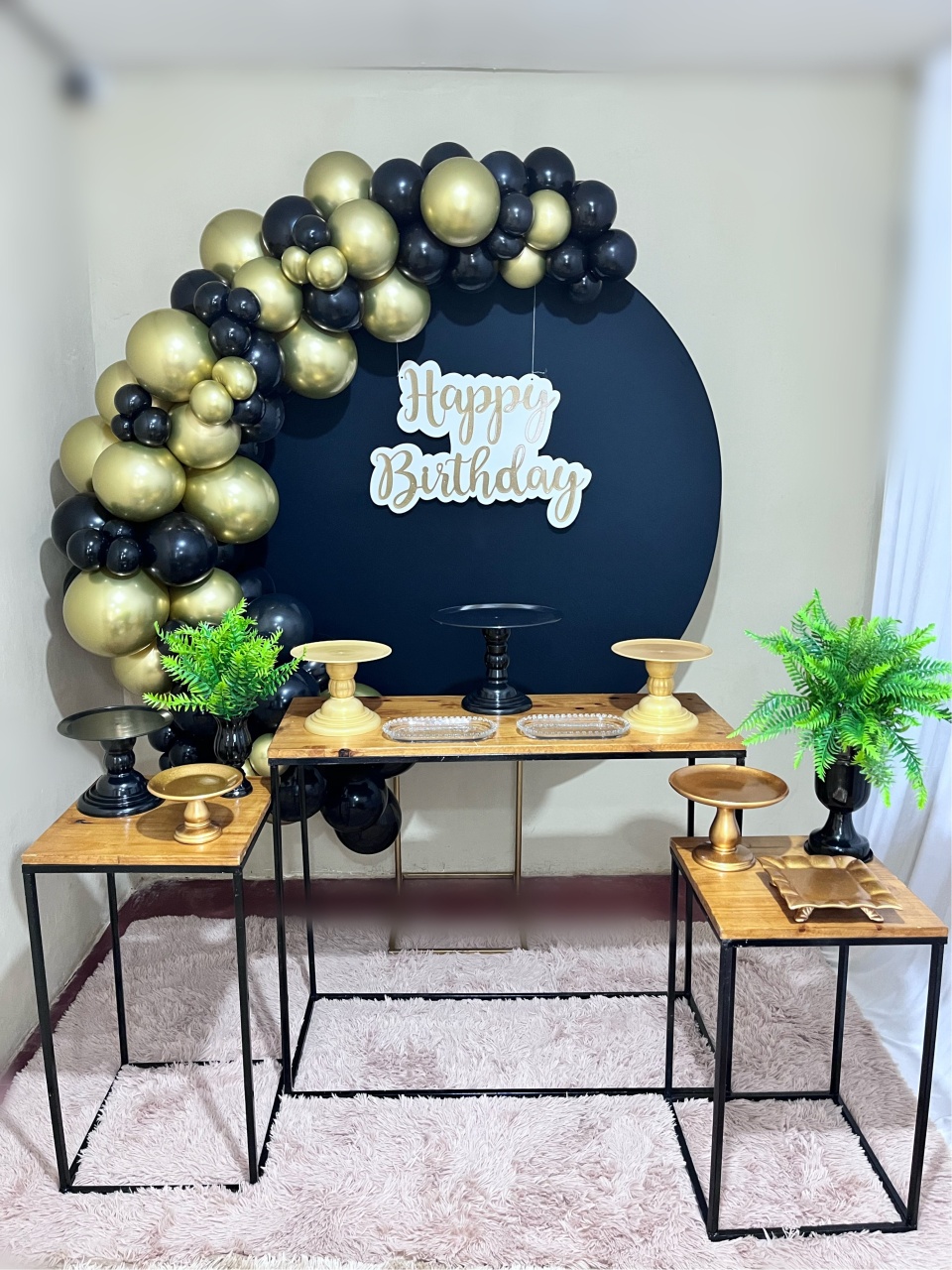 Preto E Dourado - Festa Completa - Com Balões - PEGUE E MONTE CATALAGO VEM FESTEJAR PALMAS