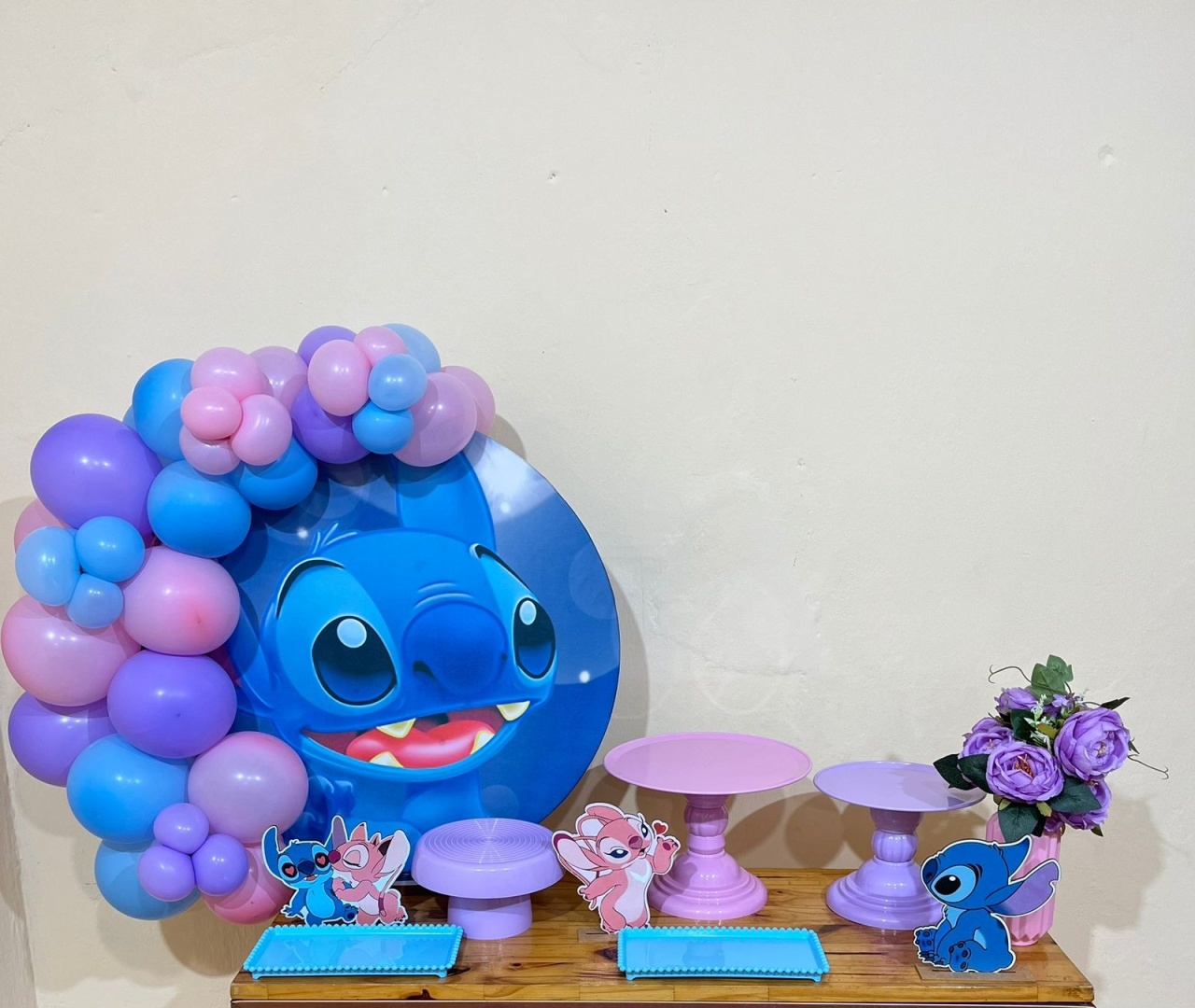 Stitch  Capa Mesa G - Mini Festa - Kit Festejar - PEGUE E MONTE CATALAGO VEM FESTEJAR PALMAS