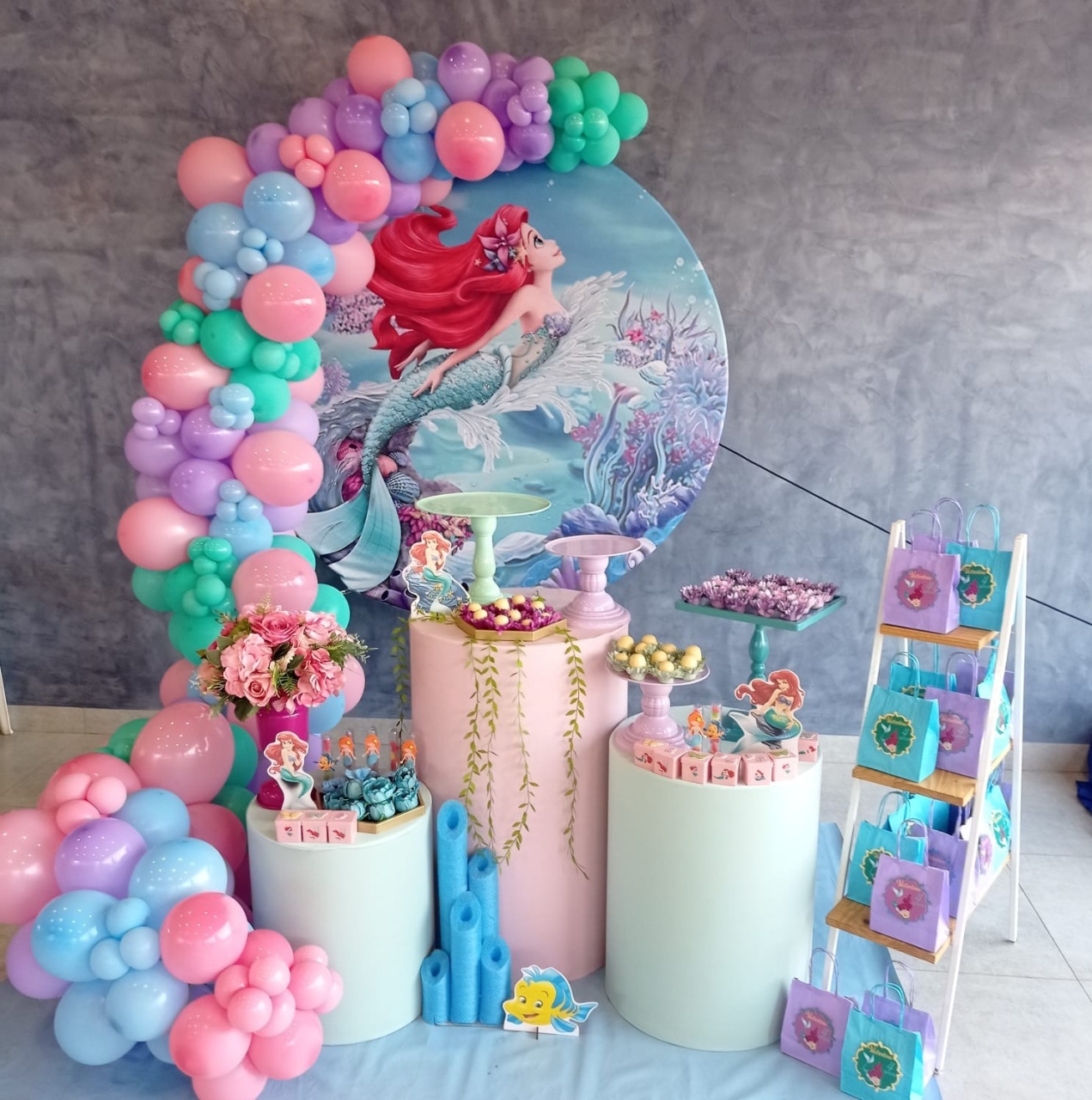 Pequena Sereia / Sereia Ariel - Festa Completa - Kit Festejar (Sem Balões) Sem Escadinha - PEGUE E MONTE CATALAGO VEM FESTEJAR PALMAS