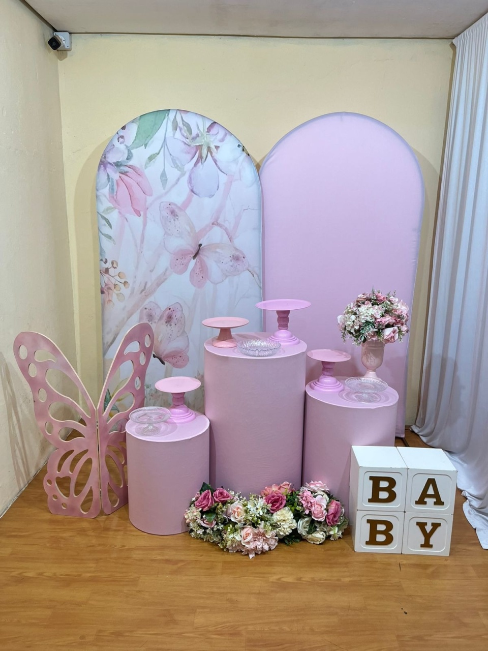 Jardim das Borboletas Rosa Romano - Festa Completa - Kit Comemore Com Cubos Baby - PEGUE E MONTE CATALAGO VEM FESTEJAR PALMAS