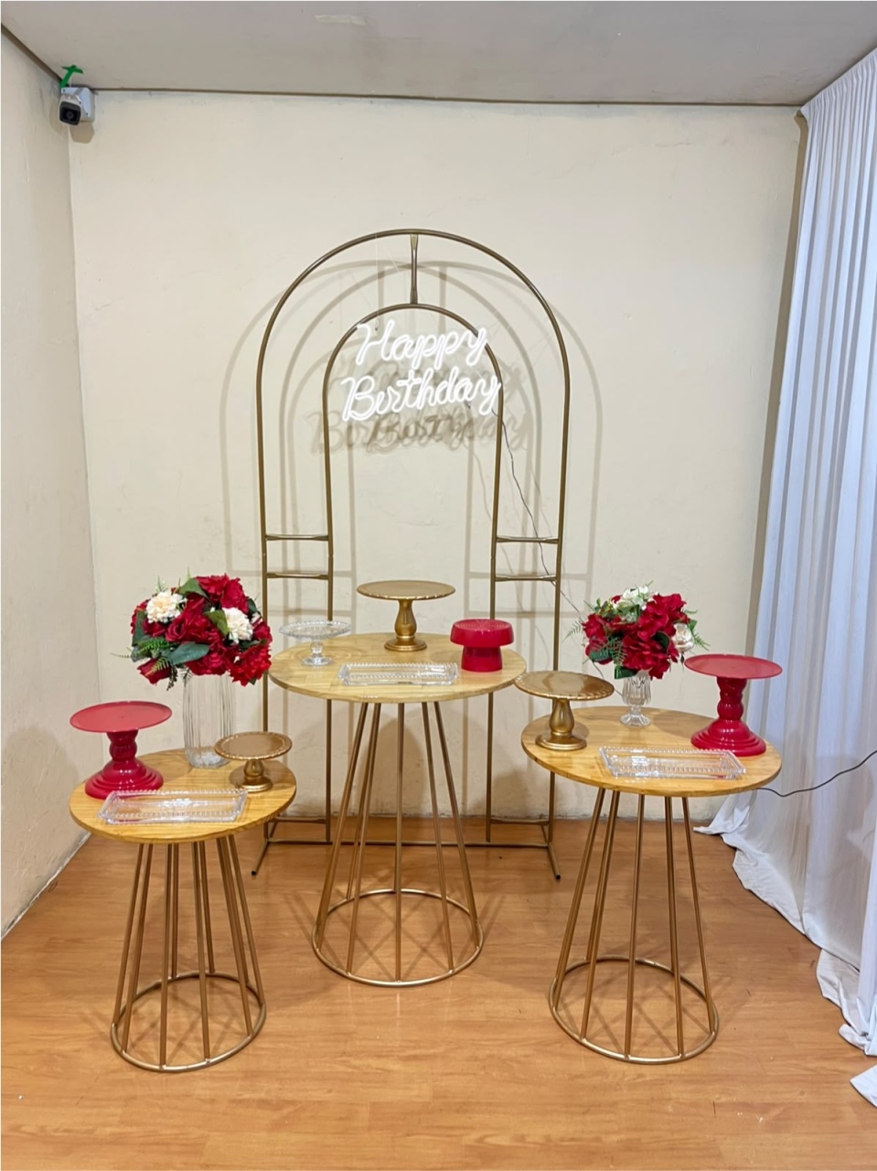 Vermelho E Dourado - Mesa Cone - PEGUE E MONTE CATALAGO VEM FESTEJAR PALMAS