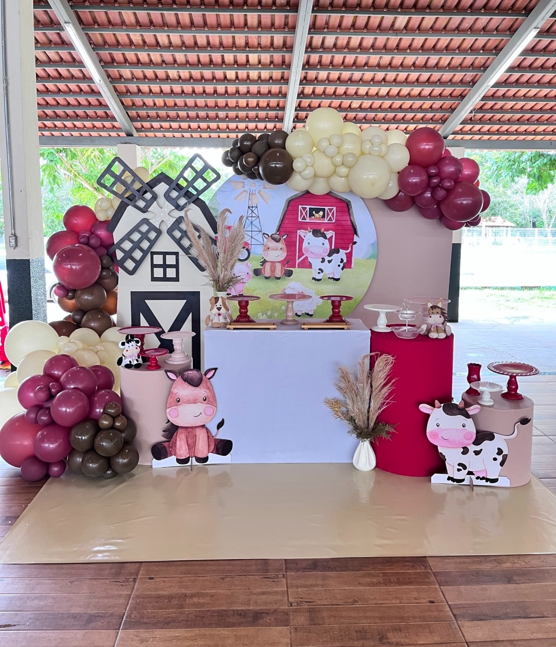 Fazendinha - Festa Completa - Kit Festão - (Não Inclui Balões) - PEGUE E MONTE CATALAGO VEM FESTEJAR PALMAS