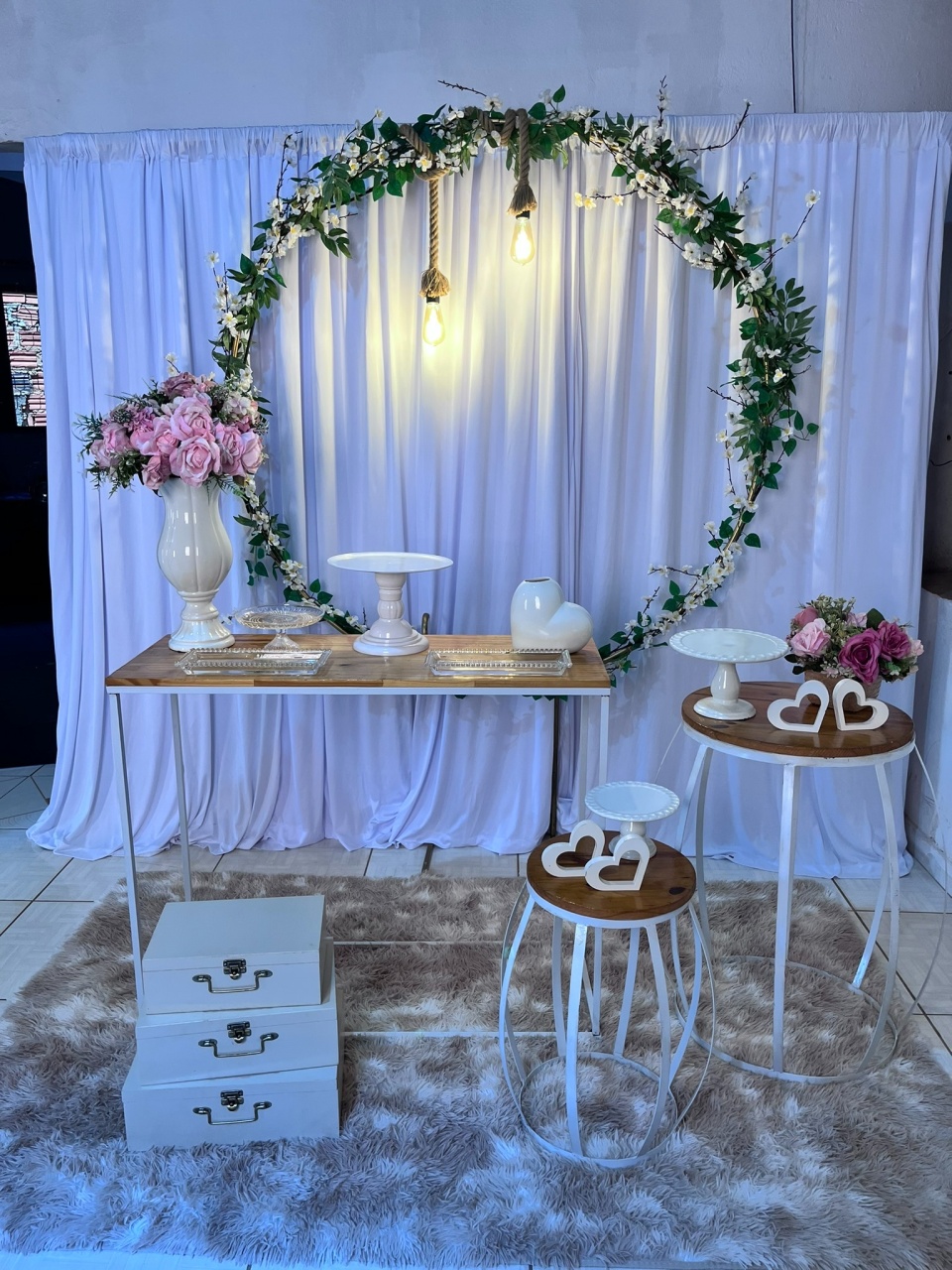 Casamento Branco Delicado  - PEGUE E MONTE CATALAGO VEM FESTEJAR PALMAS