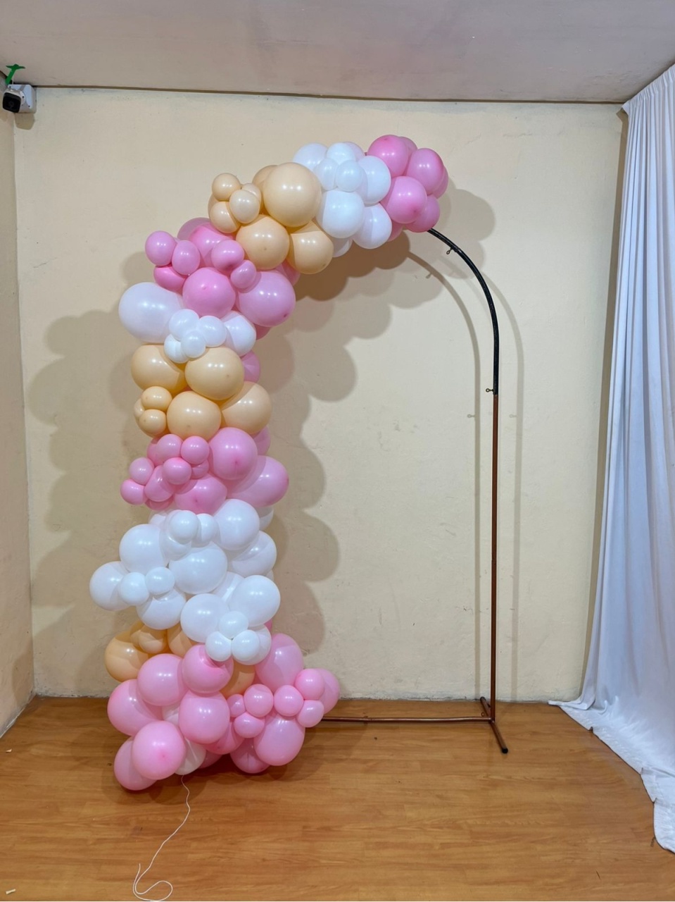 Balões 145,00 Cores Normais (Rosa + Bege + Branco) - PEGUE E MONTE CATALAGO VEM FESTEJAR PALMAS