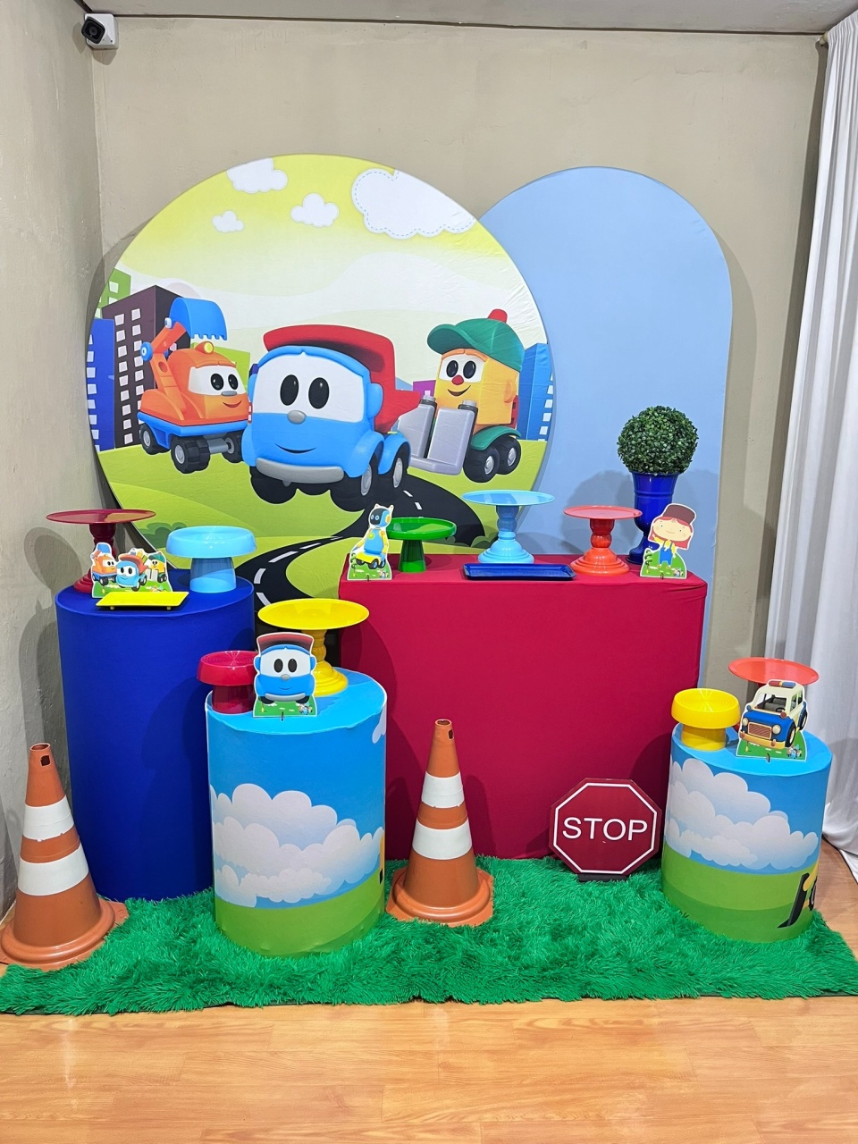 Leo E O Caminhão - Festa Completa  - Kit Festão - PEGUE E MONTE CATALAGO VEM FESTEJAR PALMAS