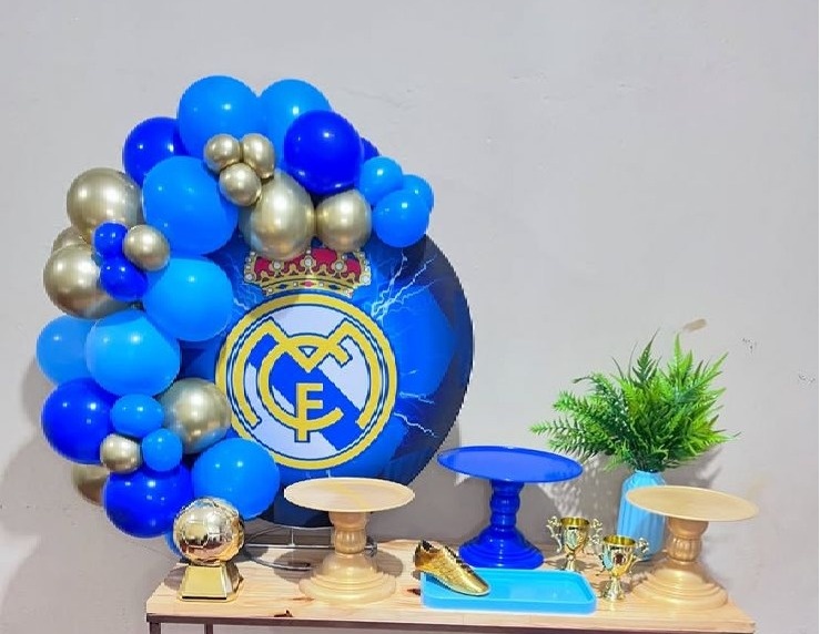 Futebol - Real Madrid - Mini Festa Na Mesa - Kit Parabéns (Bolas Cromadas) - PEGUE E MONTE CATALAGO VEM FESTEJAR PALMAS