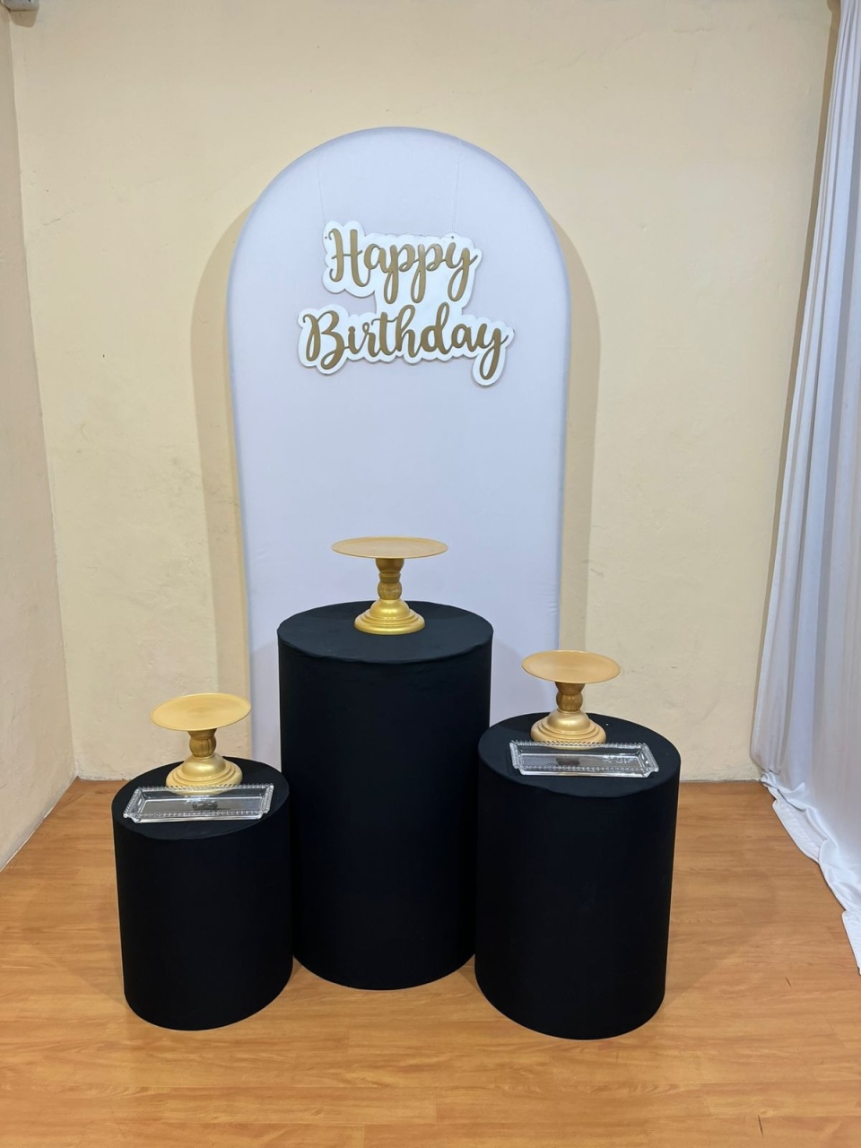 Branco  E Preto - Festa Completa  - Kit Parabpéns - PEGUE E MONTE CATALAGO VEM FESTEJAR PALMAS