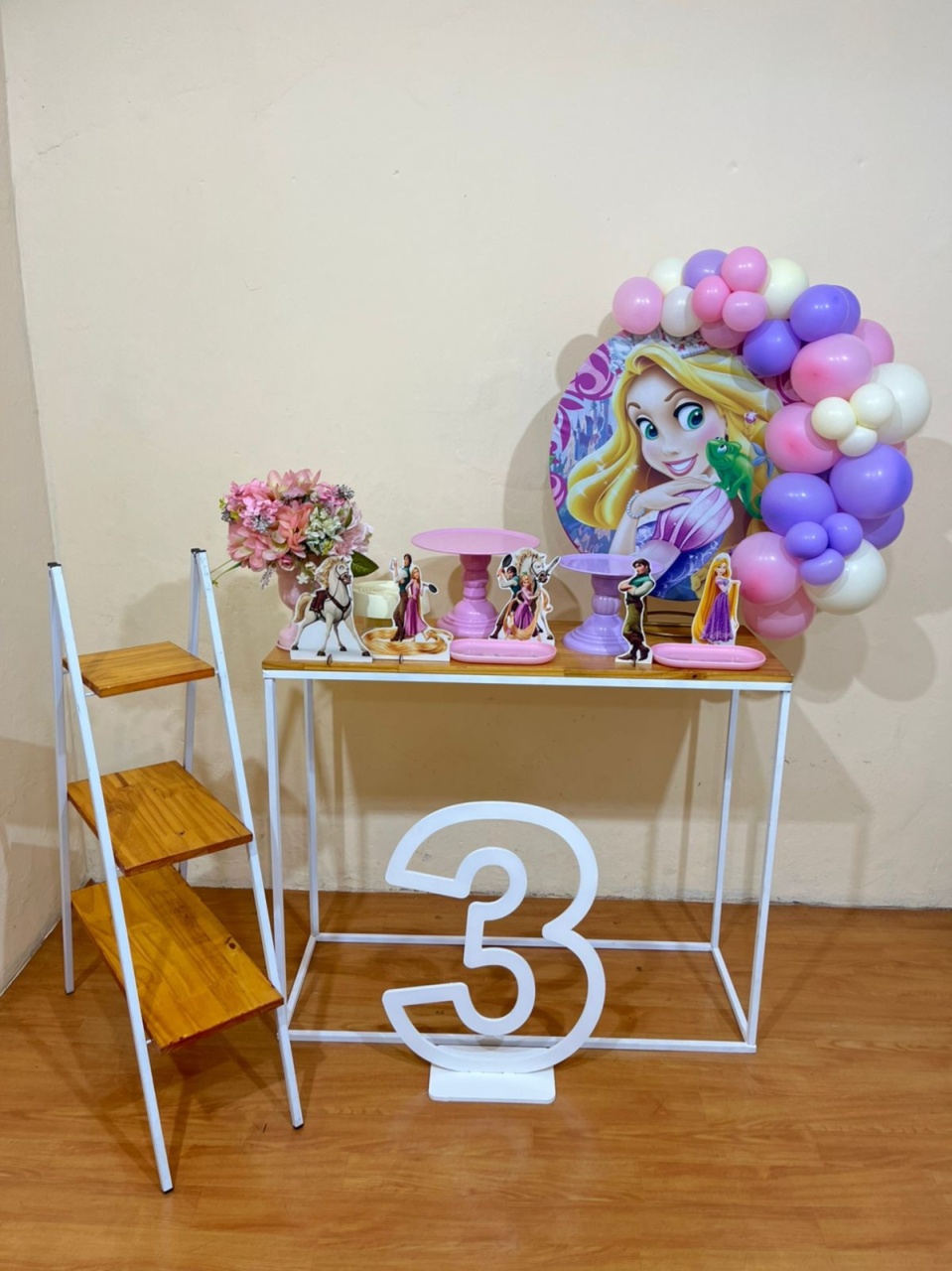 Enrolados - Rapunzel - Mini Festa - Kit Comemore Com Numero Chão Mdf + Escadinha - PEGUE E MONTE CATALAGO VEM FESTEJAR PALMAS