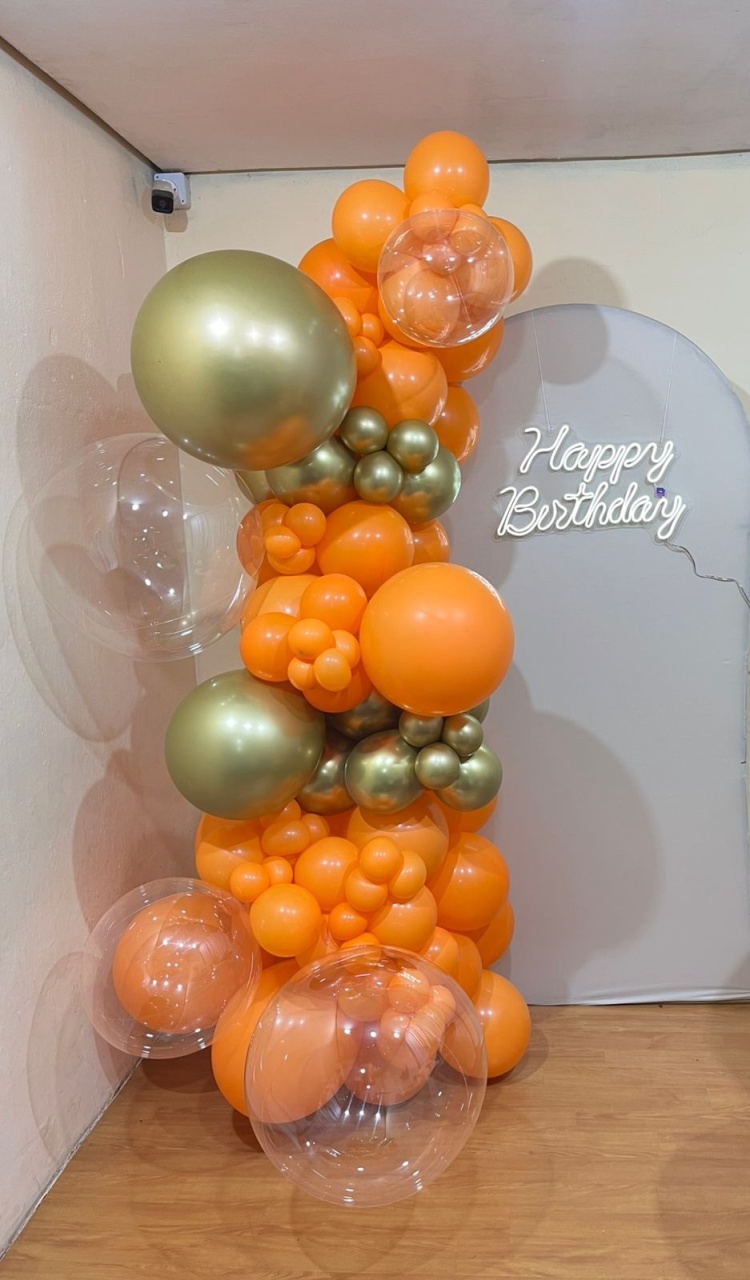 Balões  - Modelo Festão  Com Bolas Cromadas +Bubles  (Laranja E Dourado) - PEGUE E MONTE CATALAGO VEM FESTEJAR PALMAS