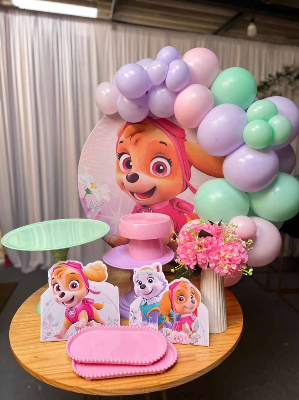 Skye 1 - Mini de Mesa - Kit Festejar Com Balões Candy Color - PEGUE E MONTE CATALAGO VEM FESTEJAR PALMAS