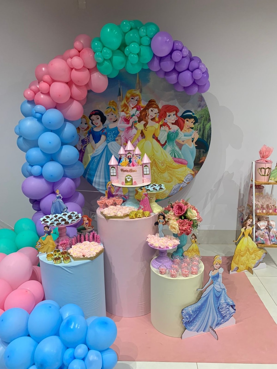 Princesas da Dinsey  - Completo - Kit Festejar (Com Balões) Resultado da Cliente - PEGUE E MONTE CATALAGO VEM FESTEJAR PALMAS