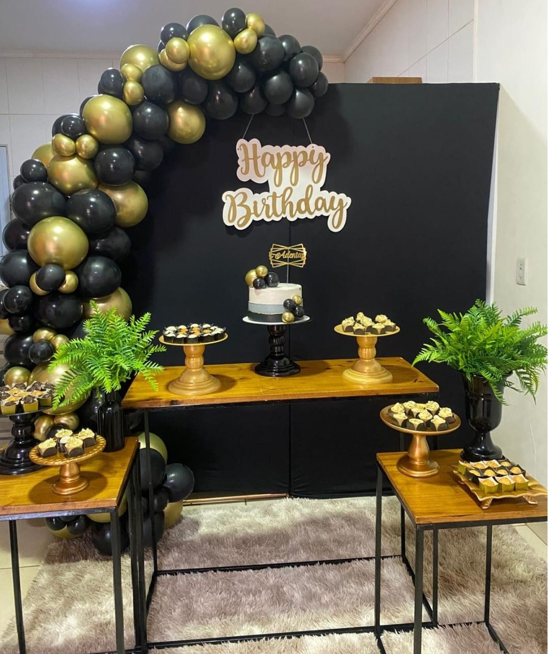 Preto E Dourado - Festa Completa - Com Balões   - PEGUE E MONTE CATALAGO VEM FESTEJAR PALMAS