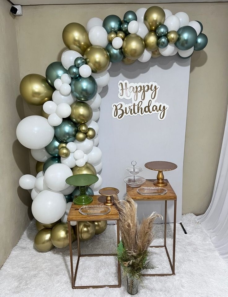 Guirlanda de Balões - Cromados E Comuns  - Verde + Dourado + Branco - PEGUE E MONTE CATALAGO VEM FESTEJAR PALMAS