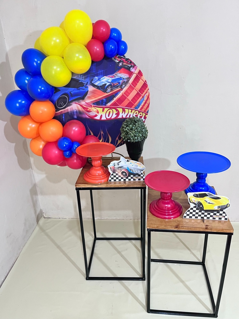 Hotweels - Mini Festa - Kit Comemore  - PEGUE E MONTE CATALAGO VEM FESTEJAR PALMAS
