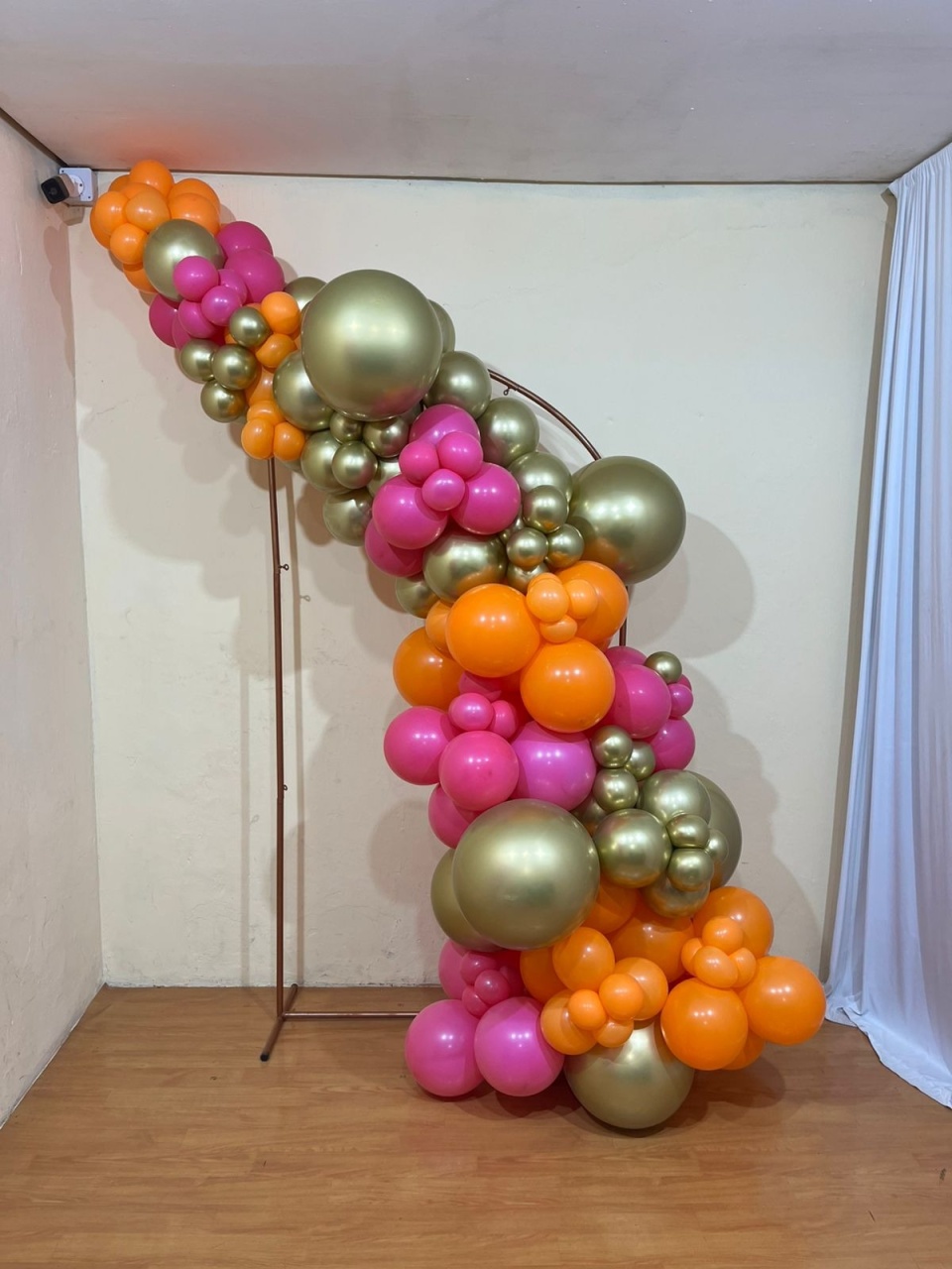Balões Tropical Laranja Pink Dourado - PEGUE E MONTE CATALAGO VEM FESTEJAR PALMAS