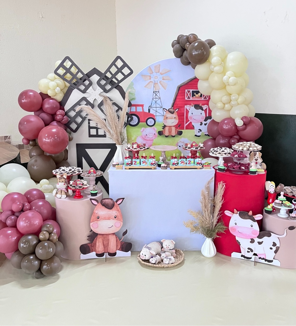 Fazendinha - Festa Completa - Kit Festão - (Não Inclui Balões)  - PEGUE E MONTE CATALAGO VEM FESTEJAR PALMAS