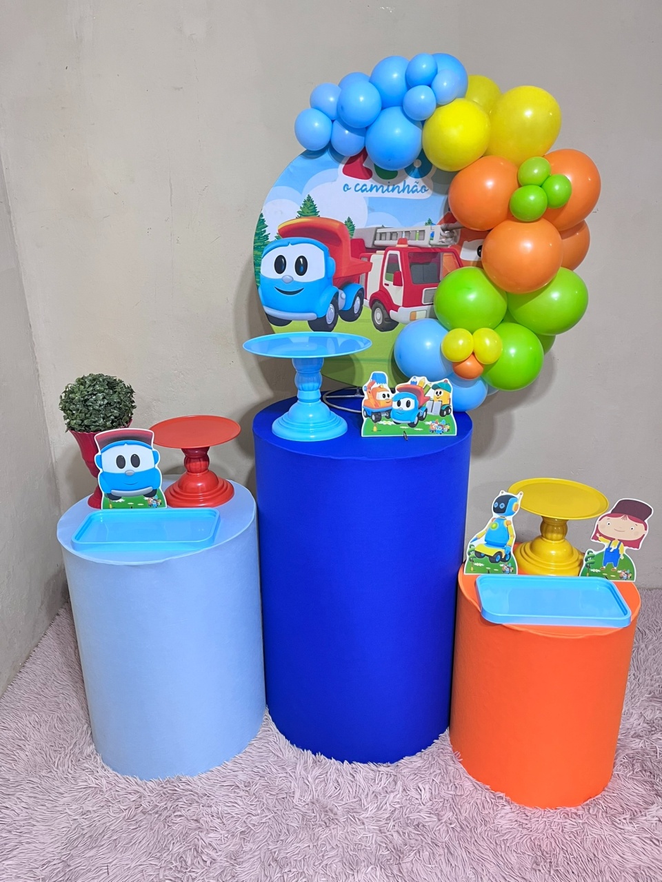 Leo E O Caminhão - Mini Festa - Kit Festão - PEGUE E MONTE CATALAGO VEM FESTEJAR PALMAS