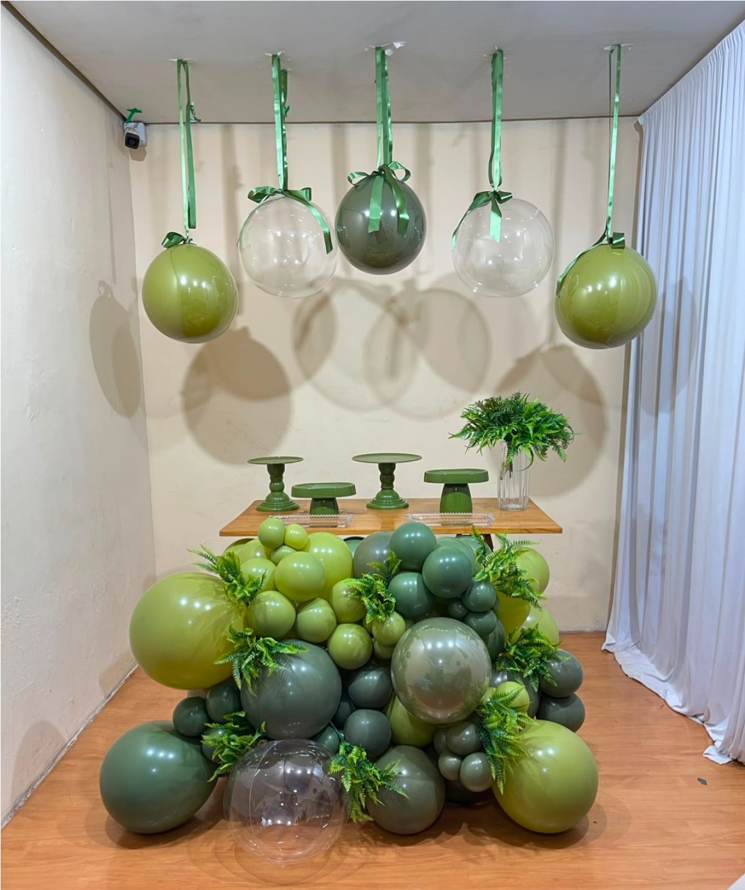 Mesa Cavalete Com Peças + Balões Teto + Balões Mesa - PEGUE E MONTE CATALAGO VEM FESTEJAR PALMAS