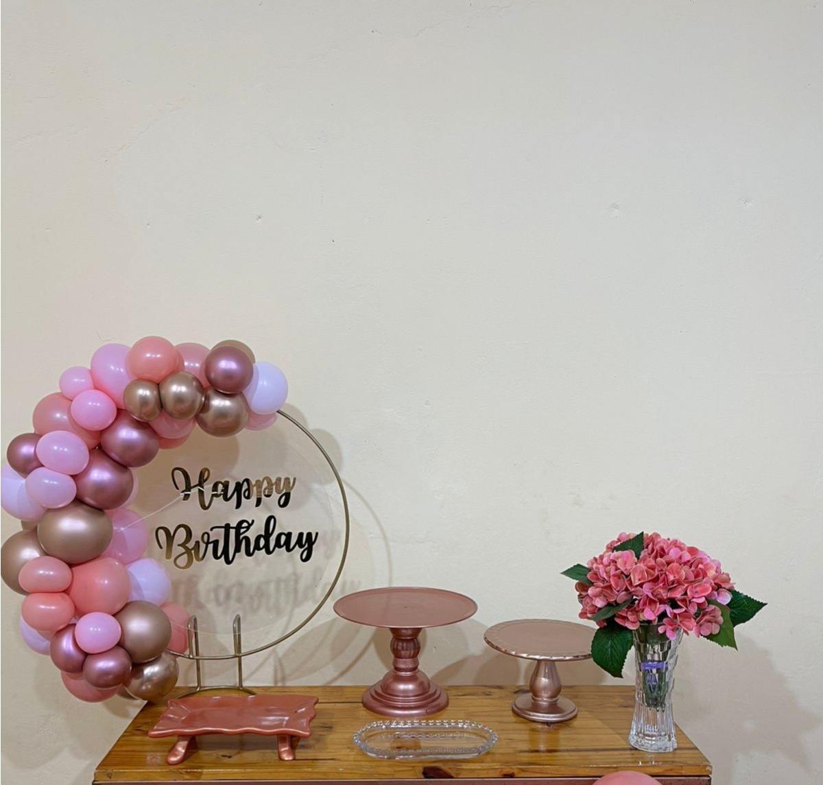 Happy Birthday Delicado - Kit Comemore Com Balões Na Mesa (Cópia 1) - PEGUE E MONTE CATALAGO VEM FESTEJAR PALMAS