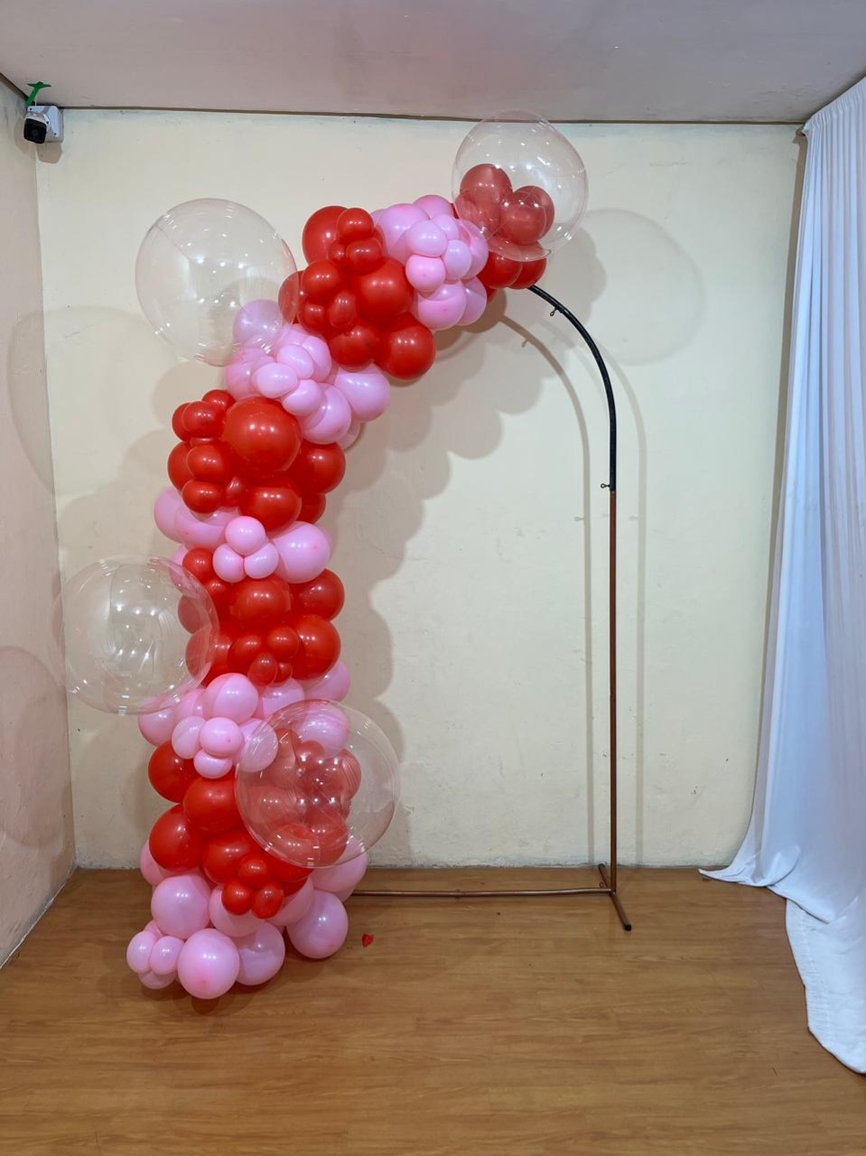 Balões Cores Simples: Vermelho + Rosa + 4 Unidades Bubbles - PEGUE E MONTE CATALAGO VEM FESTEJAR PALMAS