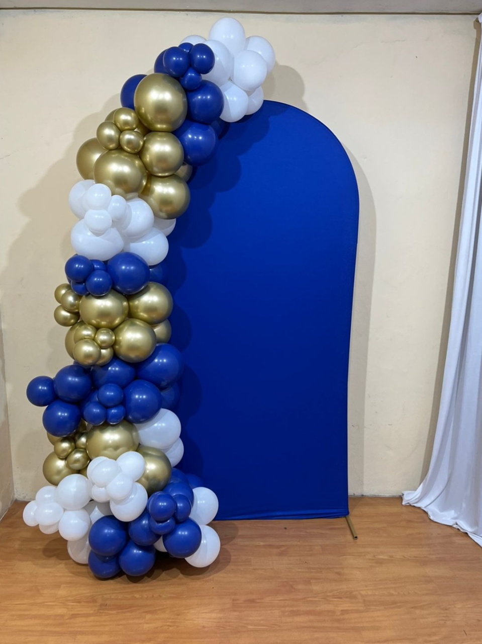Balões Azul - Branco - Dourado - PEGUE E MONTE CATALAGO VEM FESTEJAR PALMAS