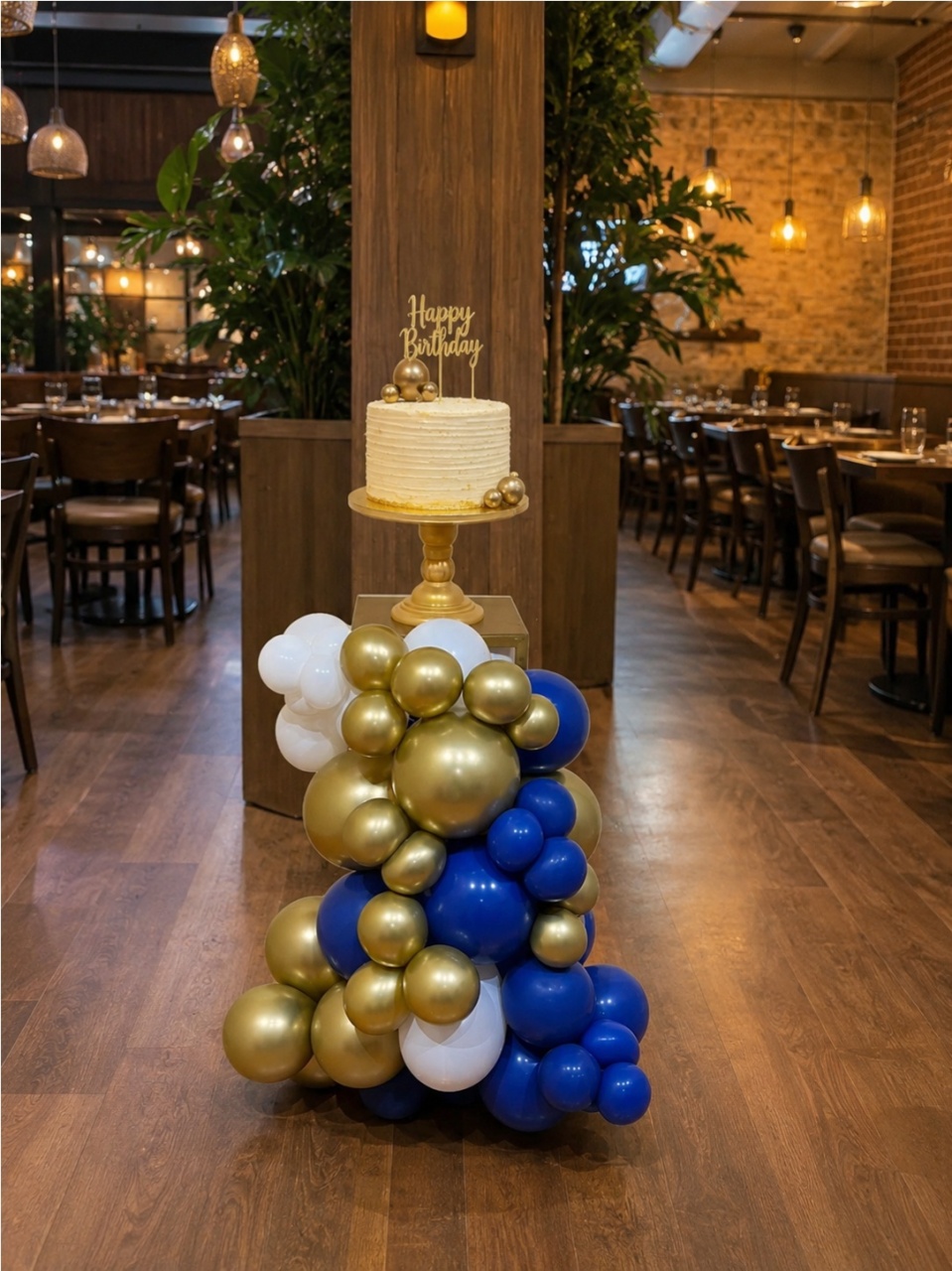 Mesa Azul E Dourado - Mesa 80X30 - Com Balões Cromados - PEGUE E MONTE CATALAGO VEM FESTEJAR PALMAS