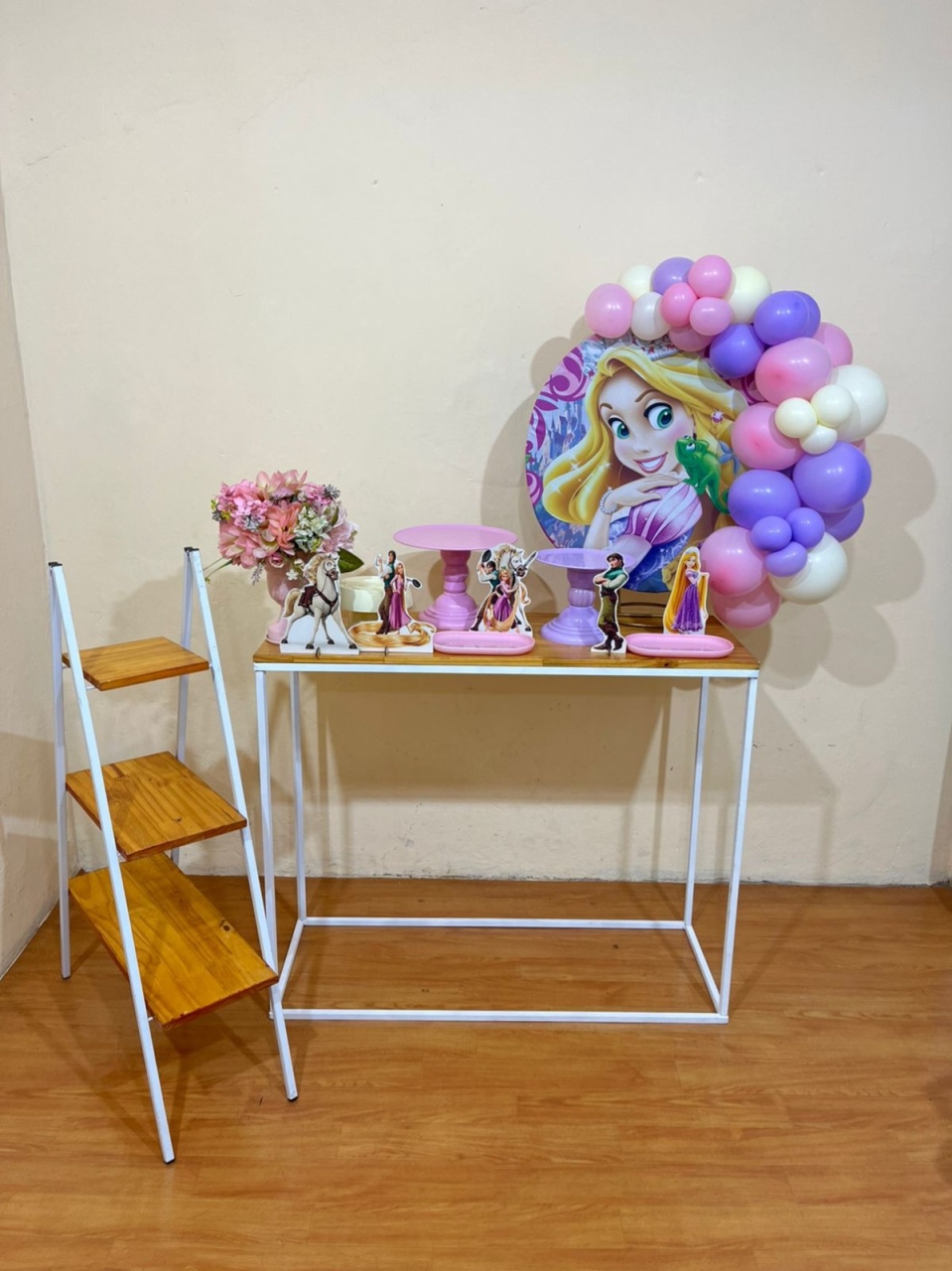 Enrolados - Rapunzel - Mini Festa - Kit Comemore Com Escadinha - PEGUE E MONTE CATALAGO VEM FESTEJAR PALMAS