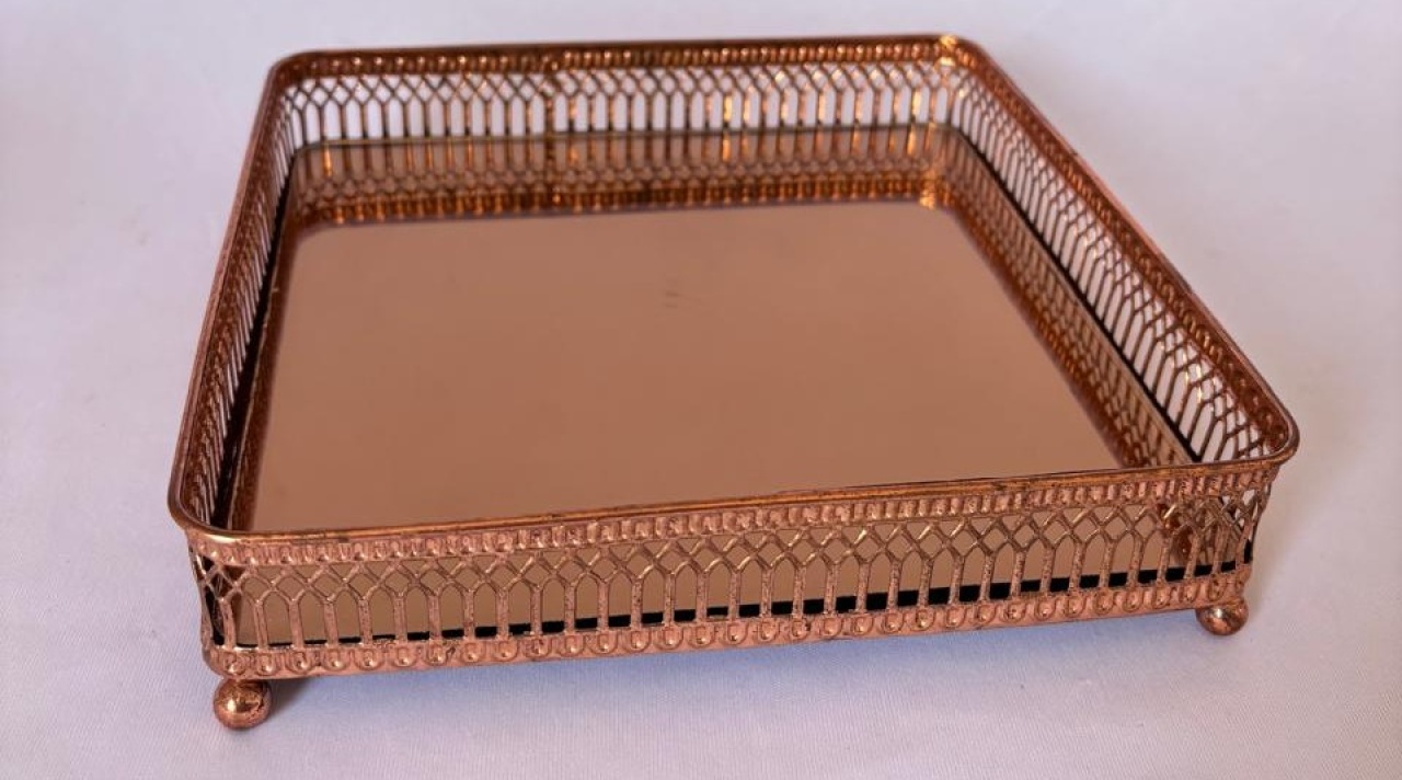 Bandeja Quadrada Espelhada (M) (Locação) - Beca Decorações