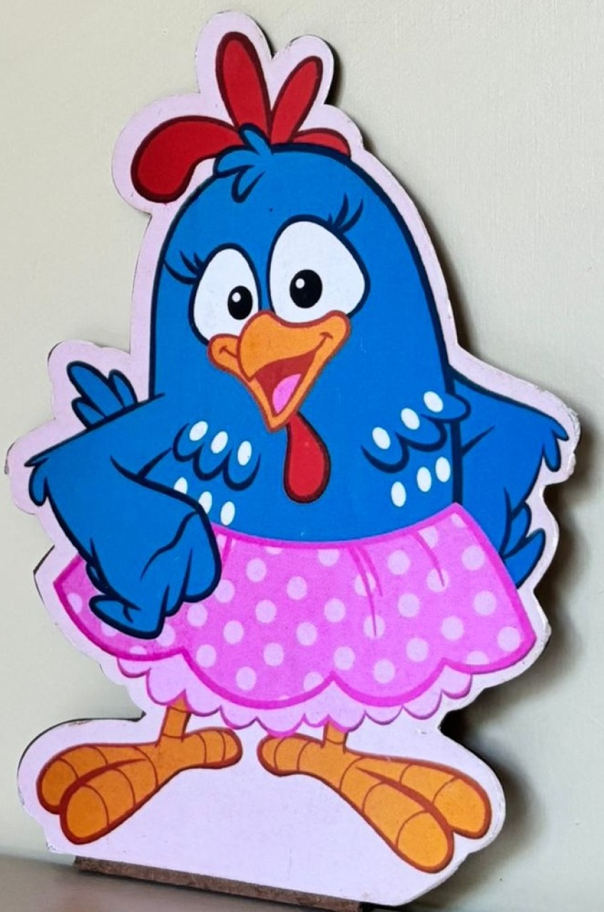 Display de Mesa Galinha Pintadinha (Locação) - Beca Decorações