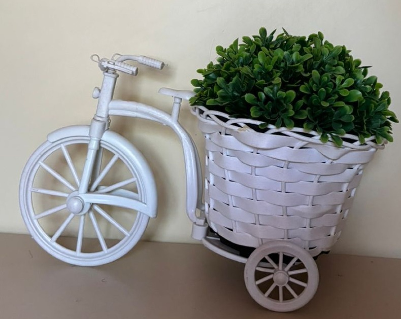 Bicicletinha Branca (Locação) - Beca Decorações