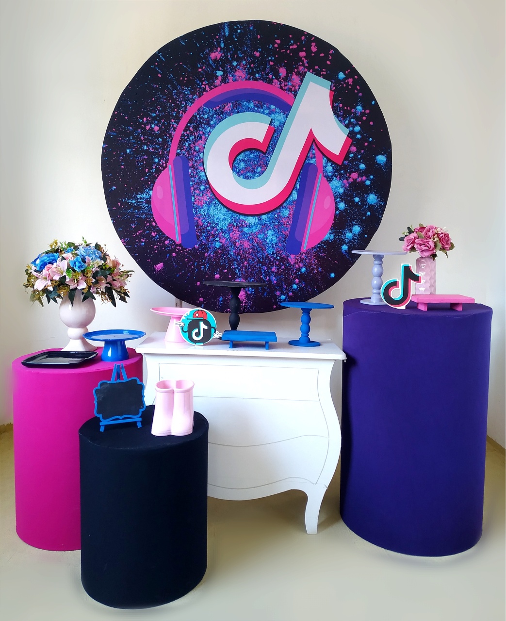 Tik Tok ( Kit Ouro) - Beca Decorações