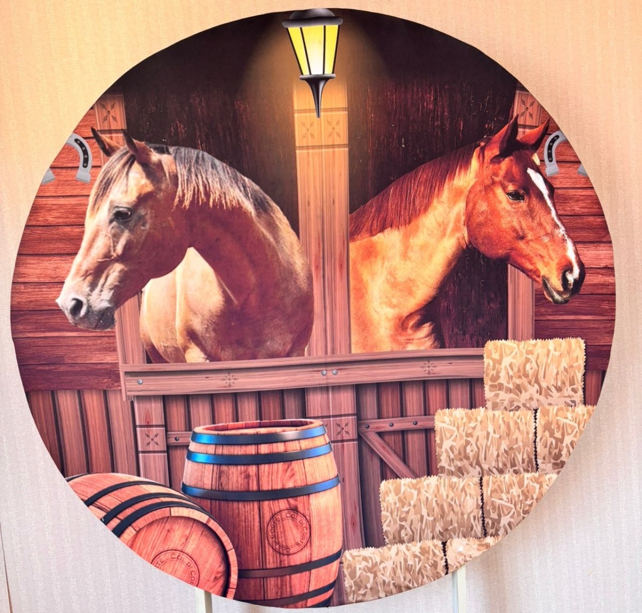 Painel Redondo Cavalos (Locação) - Beca Decorações
