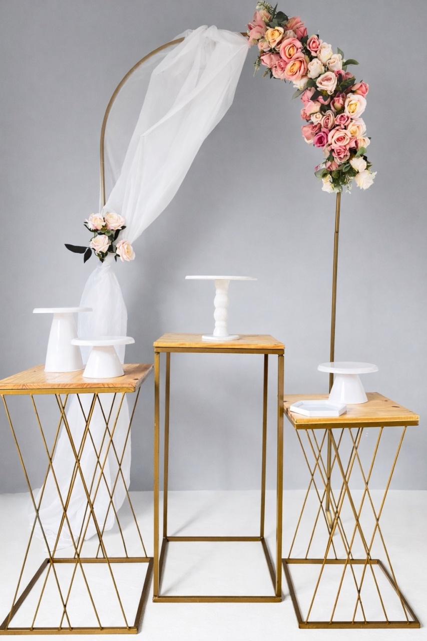 Casamento Com Painel Romano - Mesas Treliças  - Beca Decorações