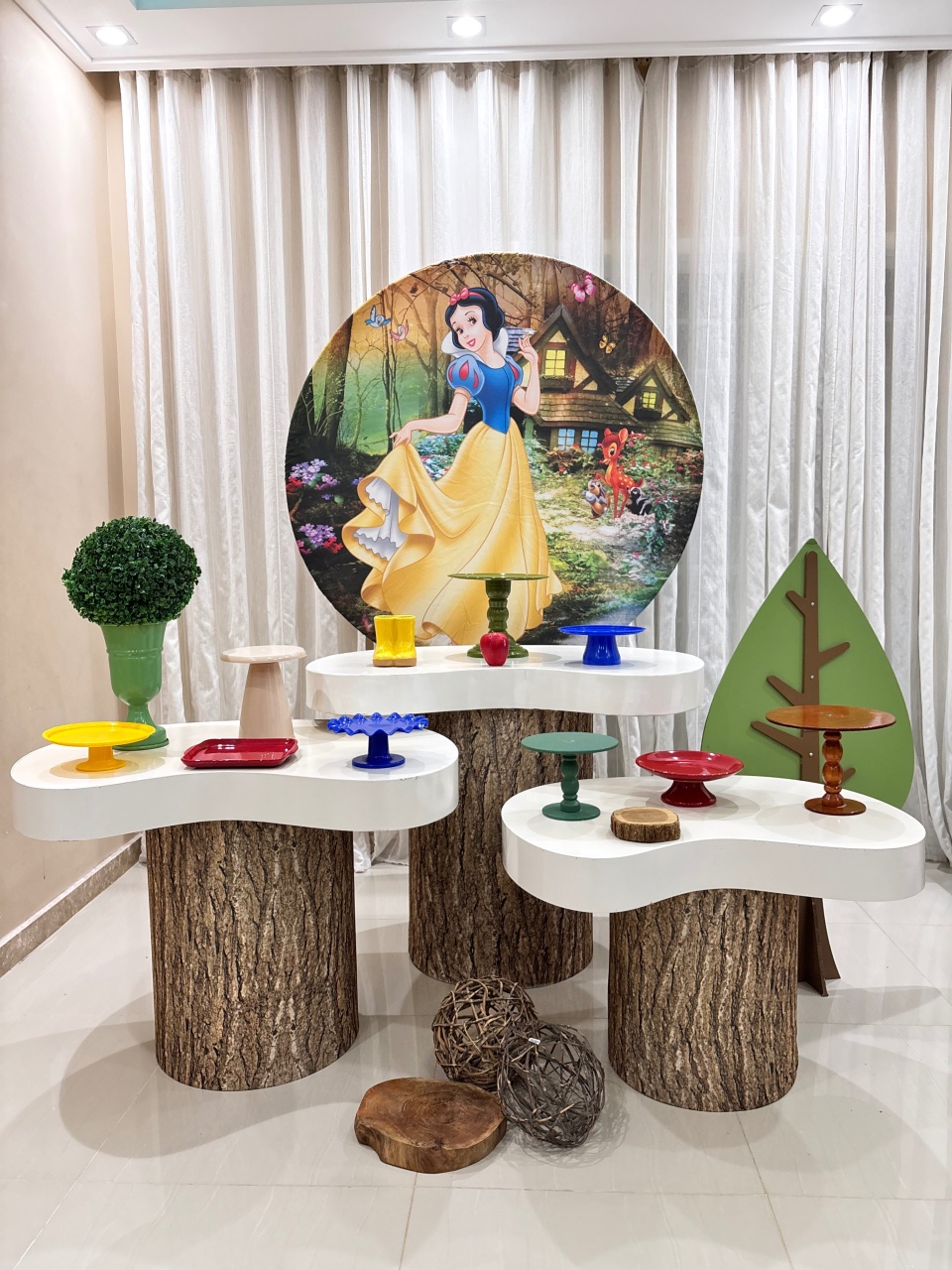 Branca de Neve 2 - Mesas Orgânicas     - Beca Decorações