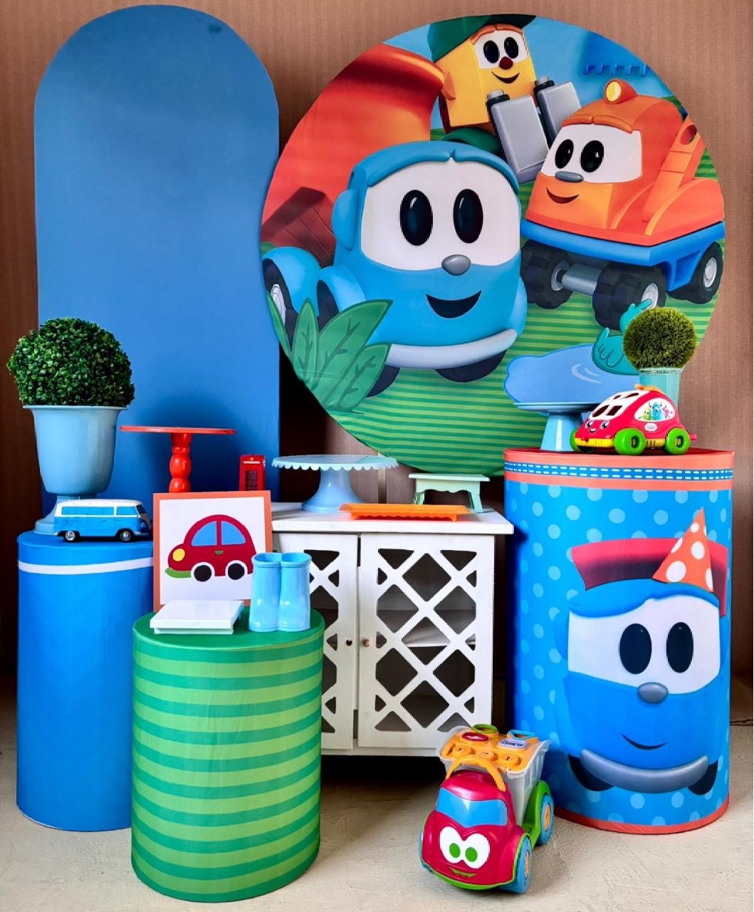 Leo O Caminhão (Kit Diamante) - Beca Decorações