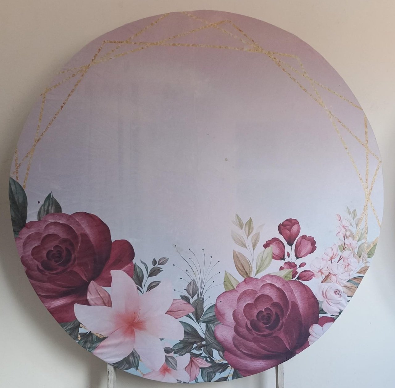 Painel Redondo Floral Vinho (Locação) - Beca Decorações