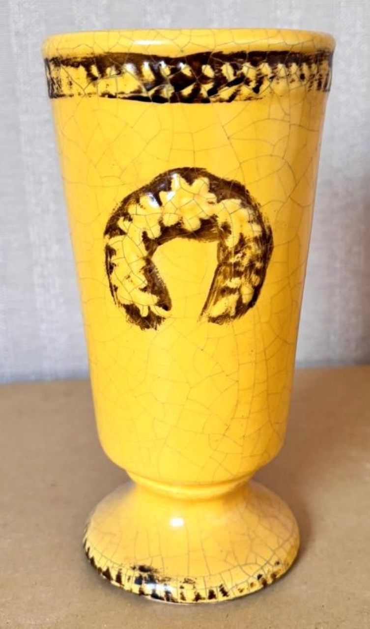 Vaso P Amarelo Ouro (Locação) - Beca Decorações