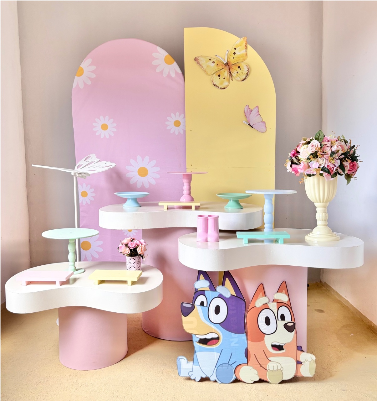 22. Bluey E Bingo Rosa Com Mesas Orgânicas   - Beca Decorações