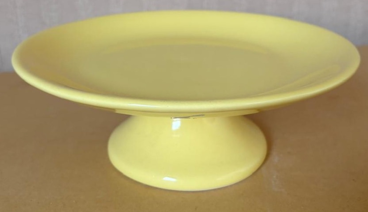 Bandeja Redonda Amarelo Claro M (Locação) - Beca Decorações