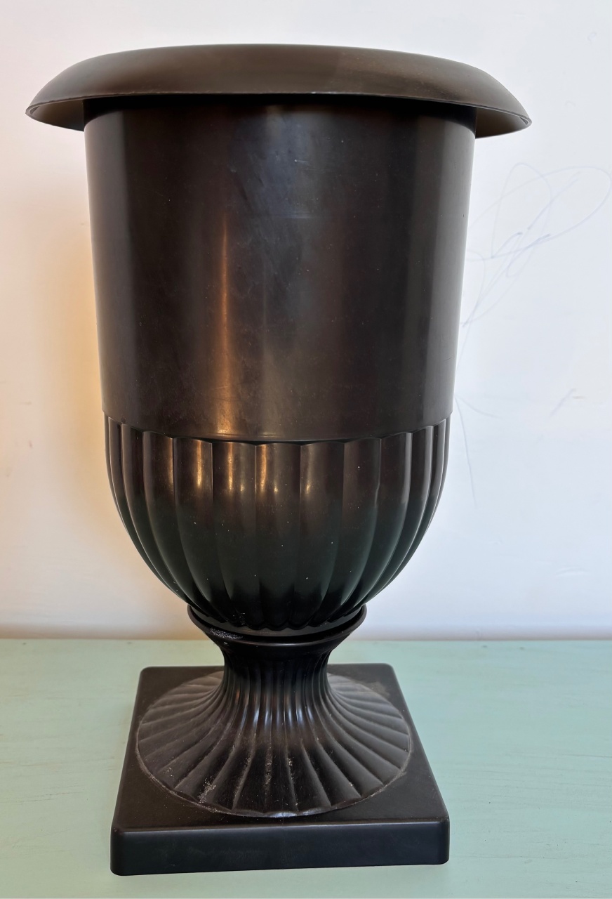 Vaso Preto Romano  - Beca Decorações